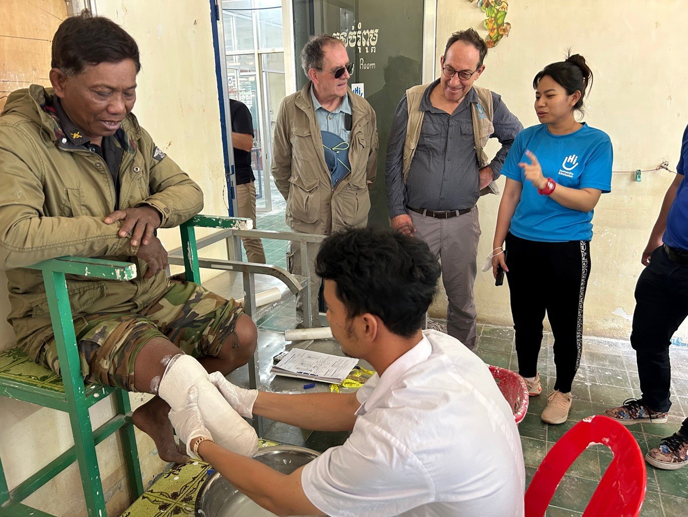 Fitting of a beneficiary at the rehabilitation center of Kampong Cham | © HI