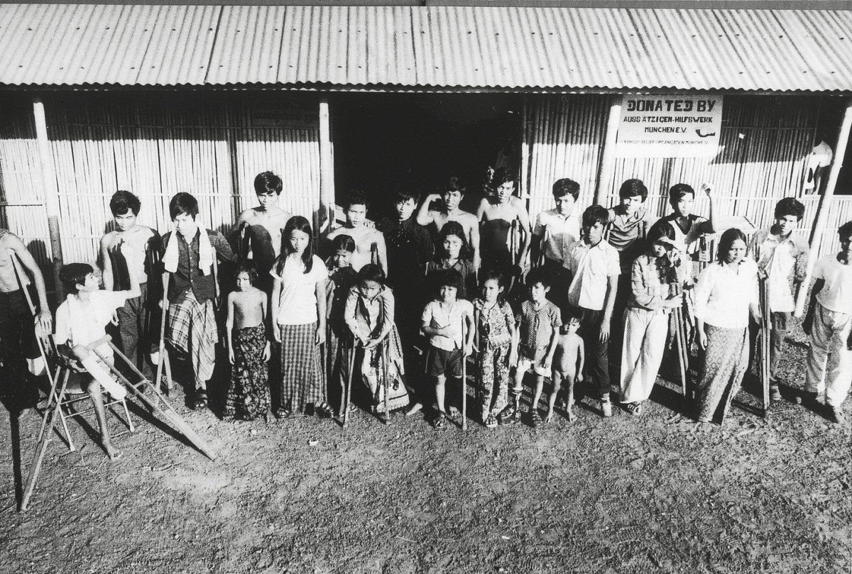 Groupe de réfugiés au camp de Khao-I-Dang pour la plupart amputés | © HI