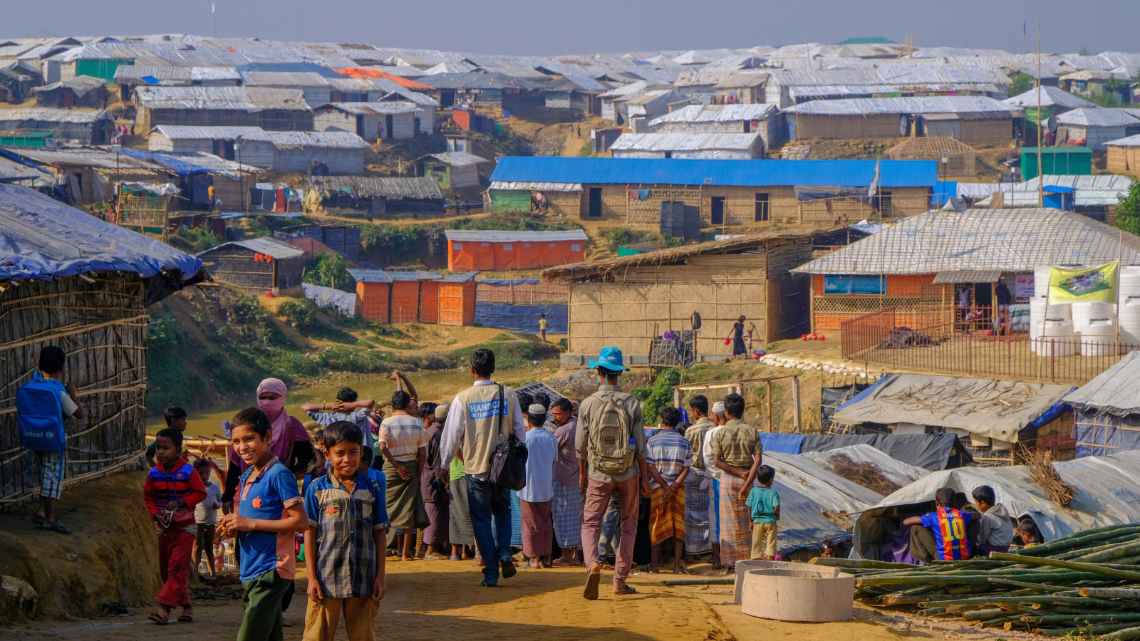  L'équipe de HI rentre dans le camp de réfugiés de Kutupalong au Bangladesh.