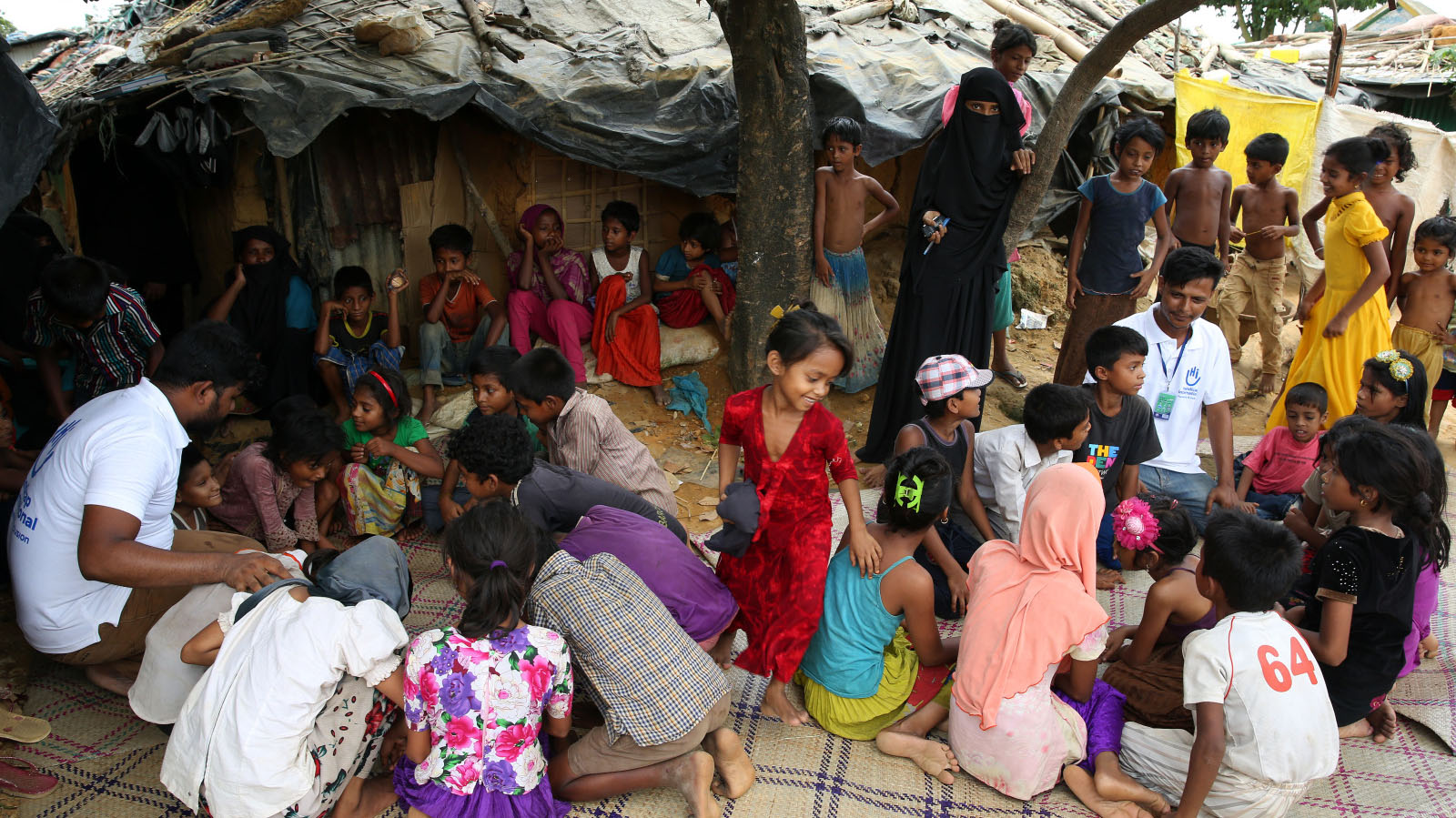 HI mène une intervention d'urgence dans les camps de réfugiés rohingyas afin d'apporter un soutien (réadaptation, plateforme logistique, distribution de kits, etc.) aux populations Rohingyas refugiées.