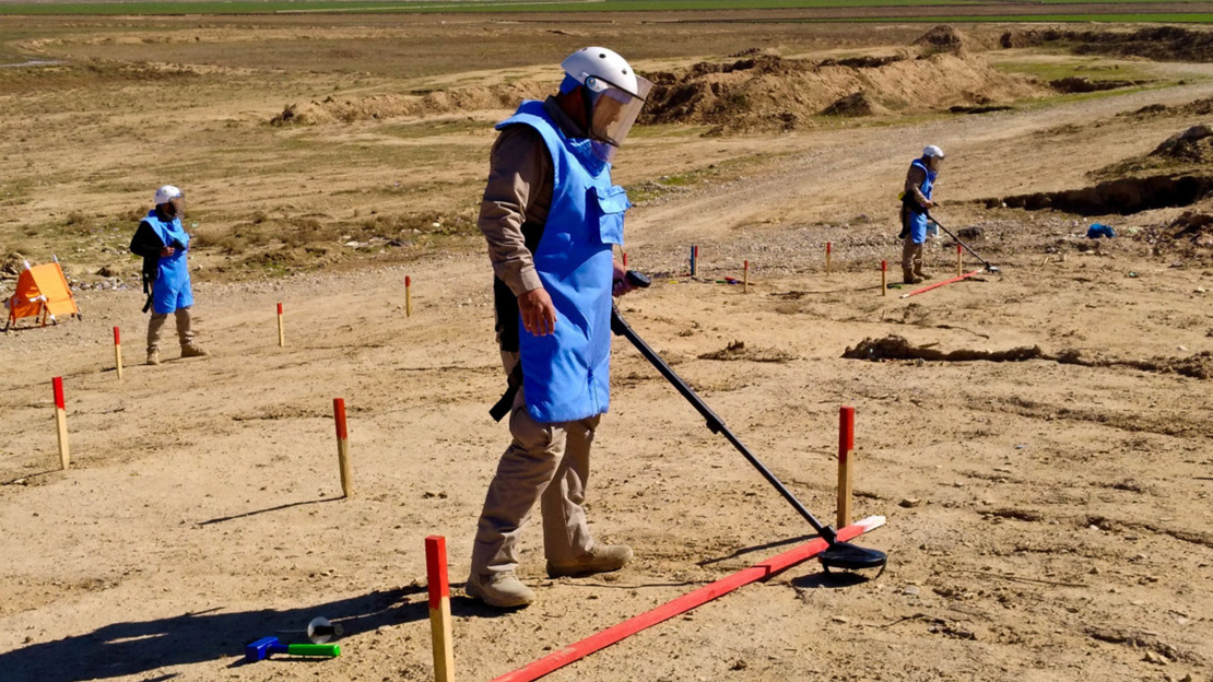 Demining operation in Iraq