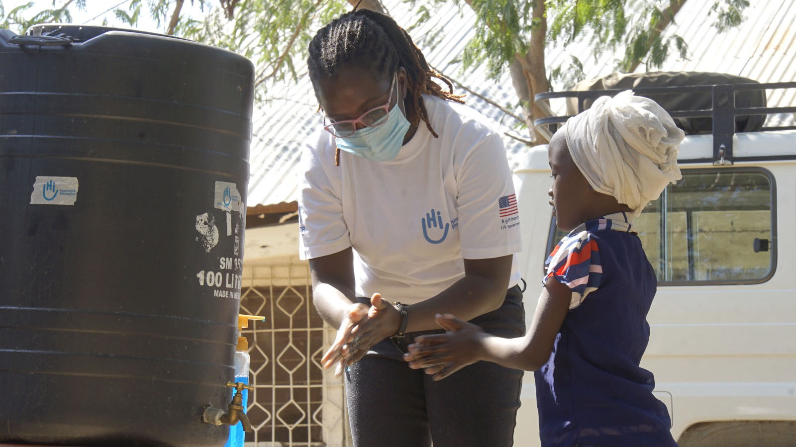 Aruwa, 6 ans, bénéficie d'une formation à la prévention du COVID-19.