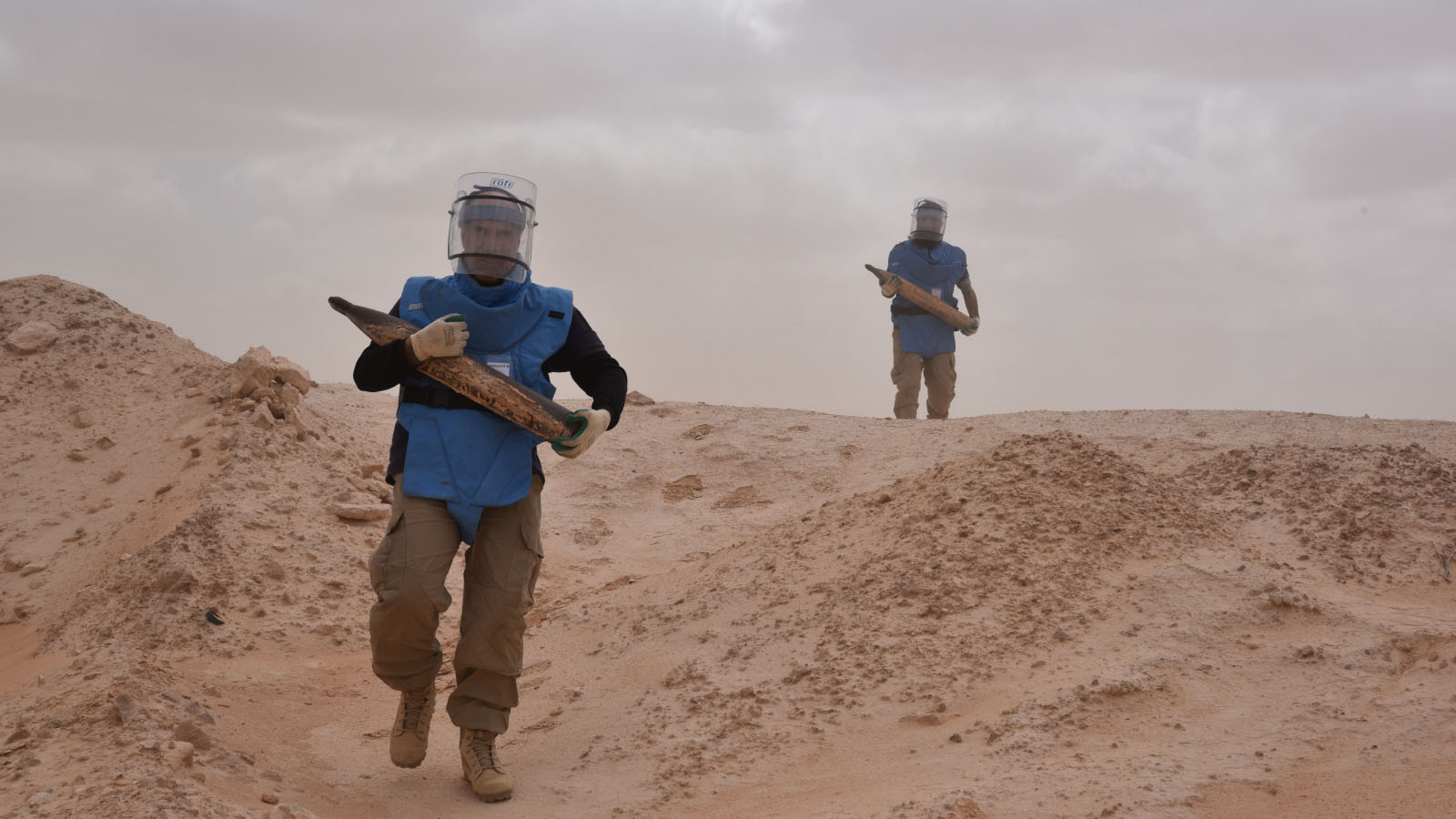 Opérations de déminage menées par HI près de Misrata, en Libye, en 2019. 