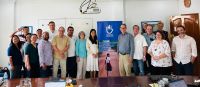 Kanha (beneficiary in the middle) surrounded by the HI team, South East Asia region, in the offices in Phnom Penh | © HI