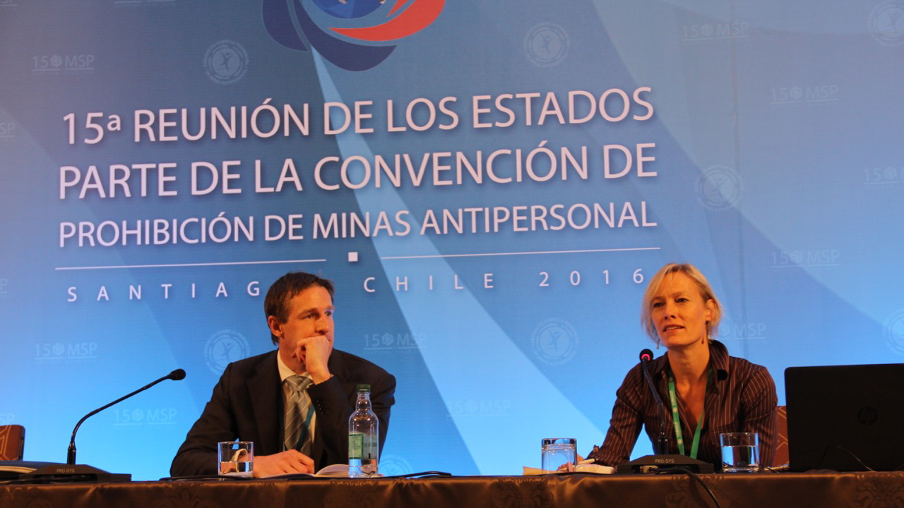 Elke Hottentot, experte de Handicap International pour l’assistance aux victimes, lors de la conférence du Traité d’Ottawa à Santiago, au Chili, en décembre dernier.