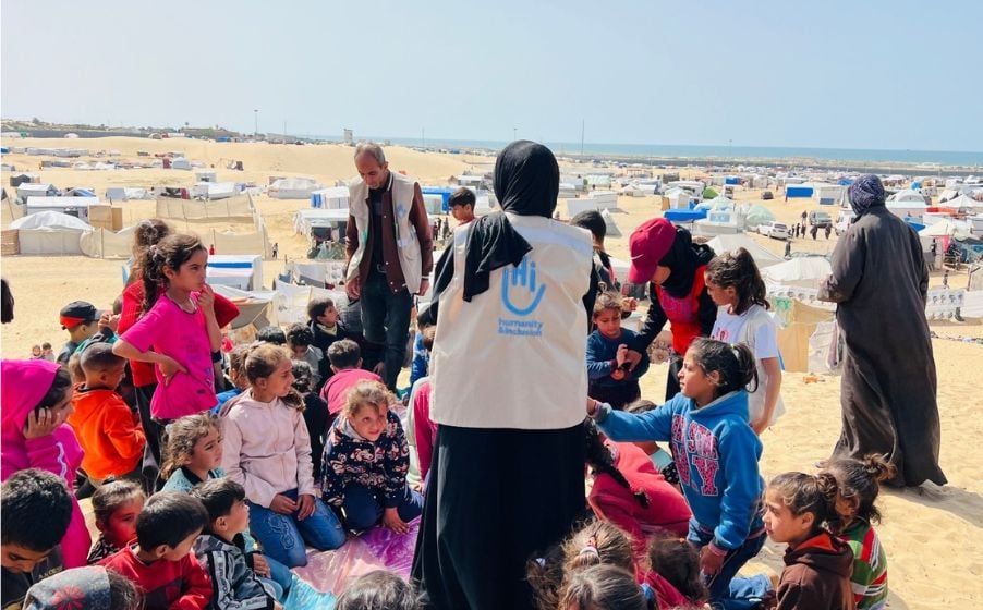 Recreational sessions outside in a desert camp full of children