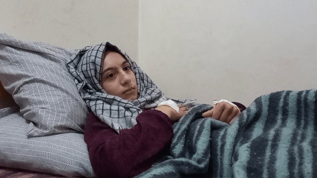 Syrie : Rema, 13 ans, amputée après 30 heures sous les décombres
