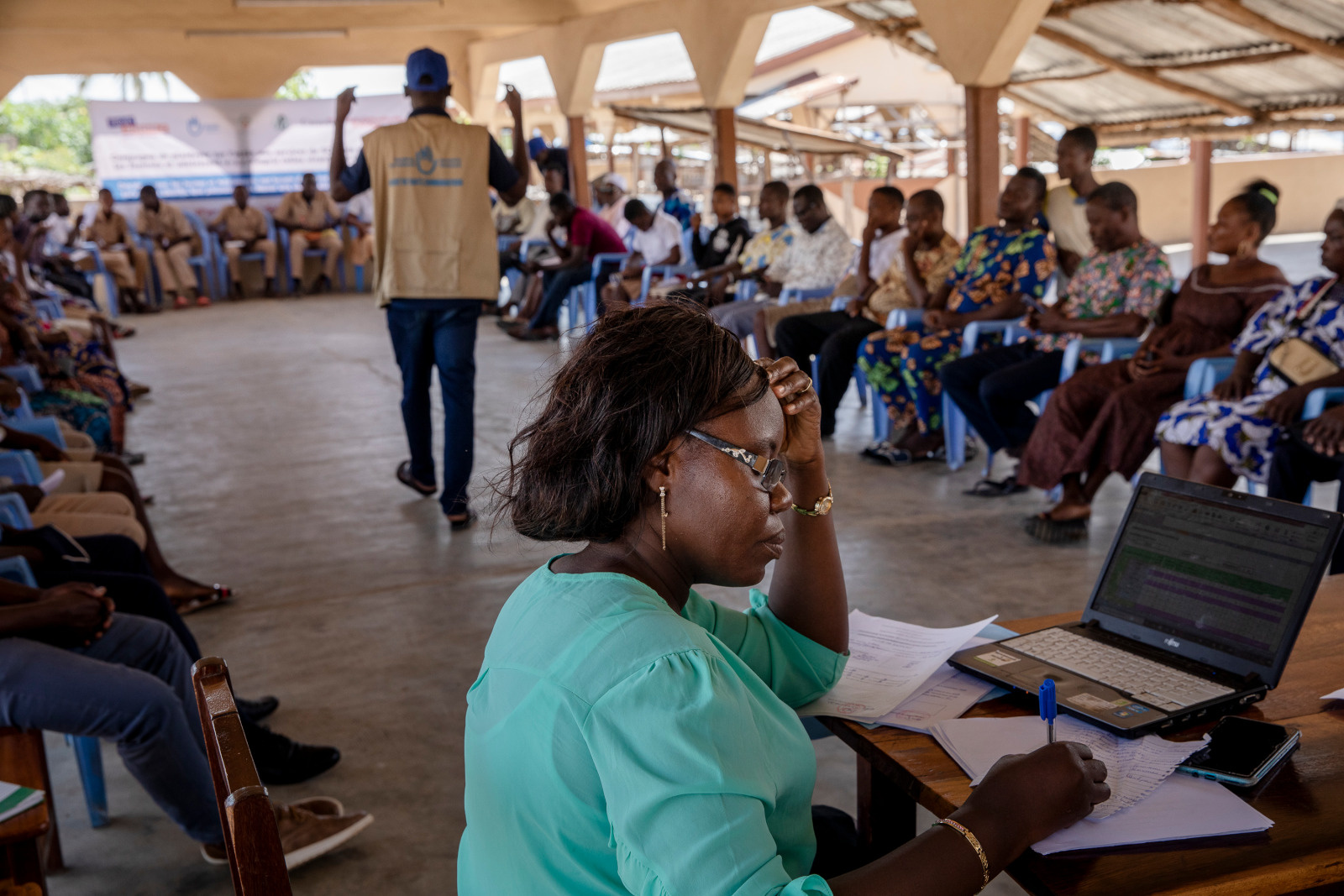 Community dialogue on gender-based violence organized by HI in Agouégan, Togo 