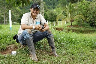Marta, on the demining site of Vista Hermosa municipality, Colombia, in 2017. © J. M. Vargas / HI