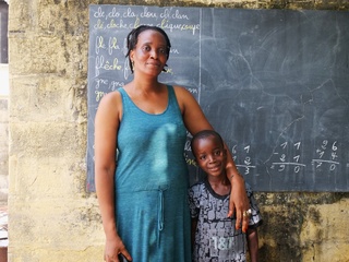 Maïbata et son fils, Ousmane. © A. Stachurski / HI