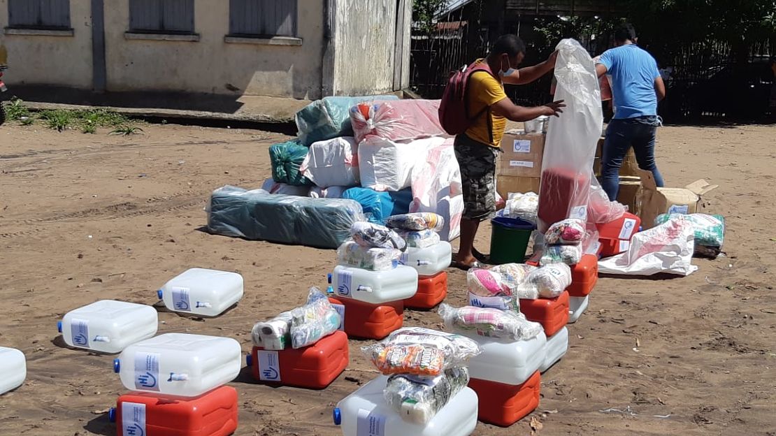 HI distribue des produits de première urgence aux familles touches par le cyclone à Madagascar.