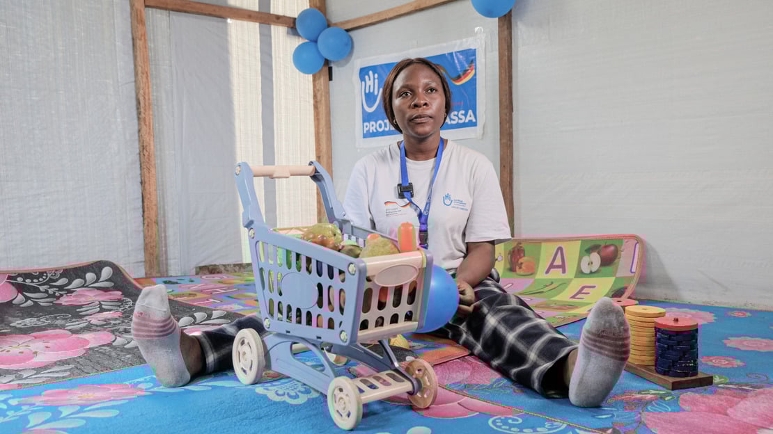 En RDC, Vanessa, kinésithérapeute, accompagne des enfants malnutris