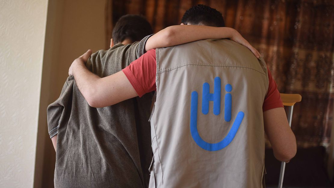Les équipes de HI portent assistance à une personne blessée à Gaza 2018.