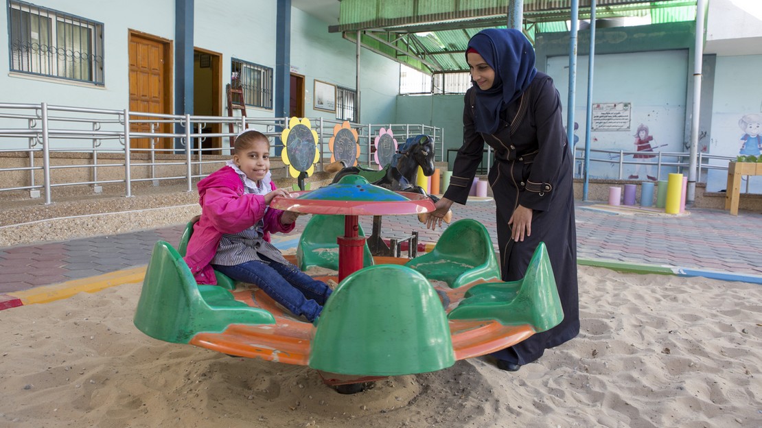 Nermeen, et sa fille Shahed, à l’école 