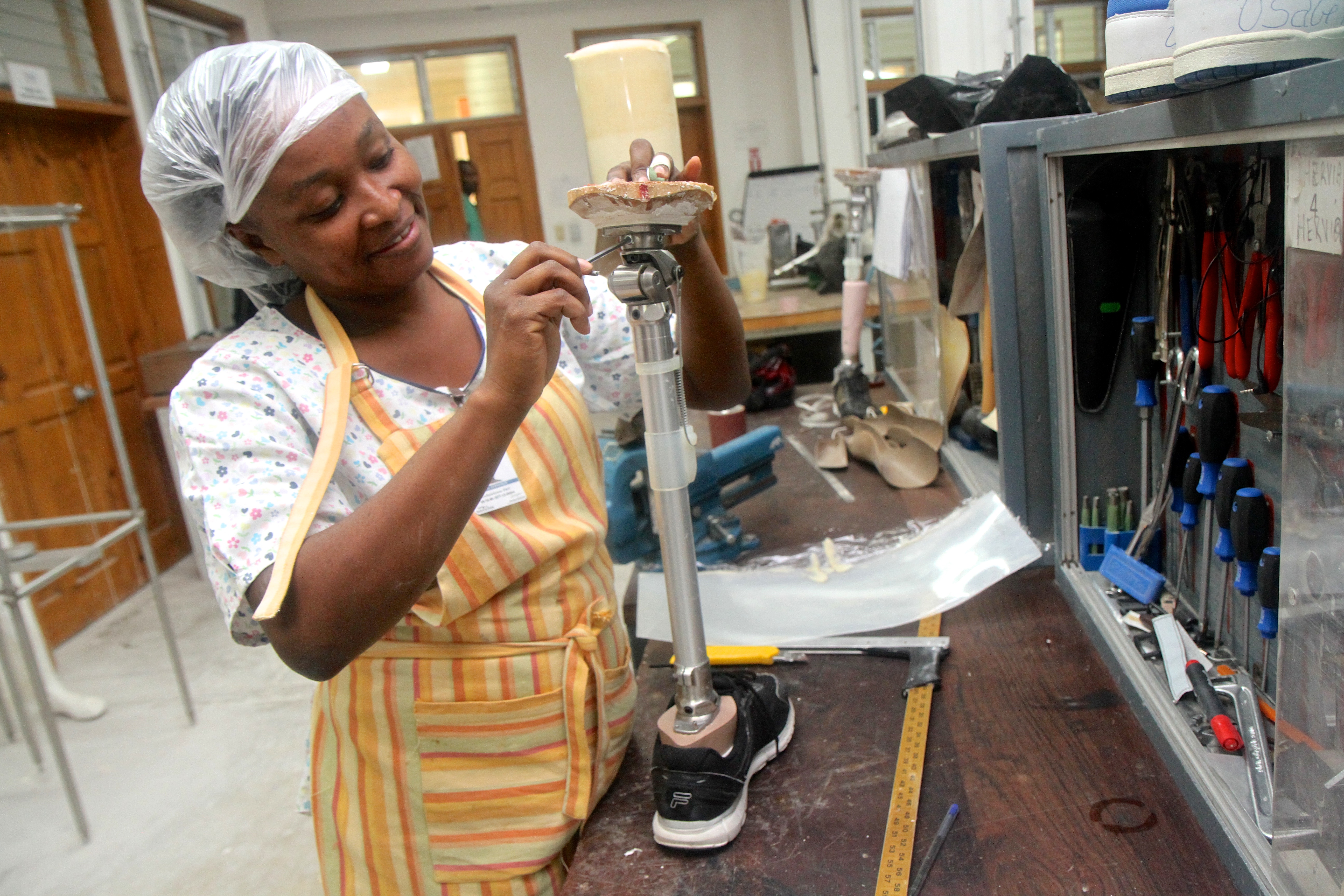 Photo des activités de réadaptation soutenues par HI dans des centres de réadaptation de structures publiques et privées en Haïti.