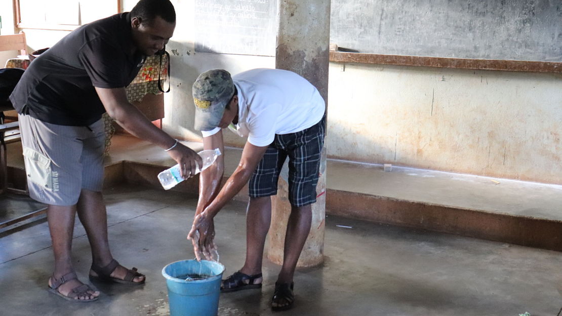 À Madagascar, séance de sensibilisation aux gestes d’hygiène. 