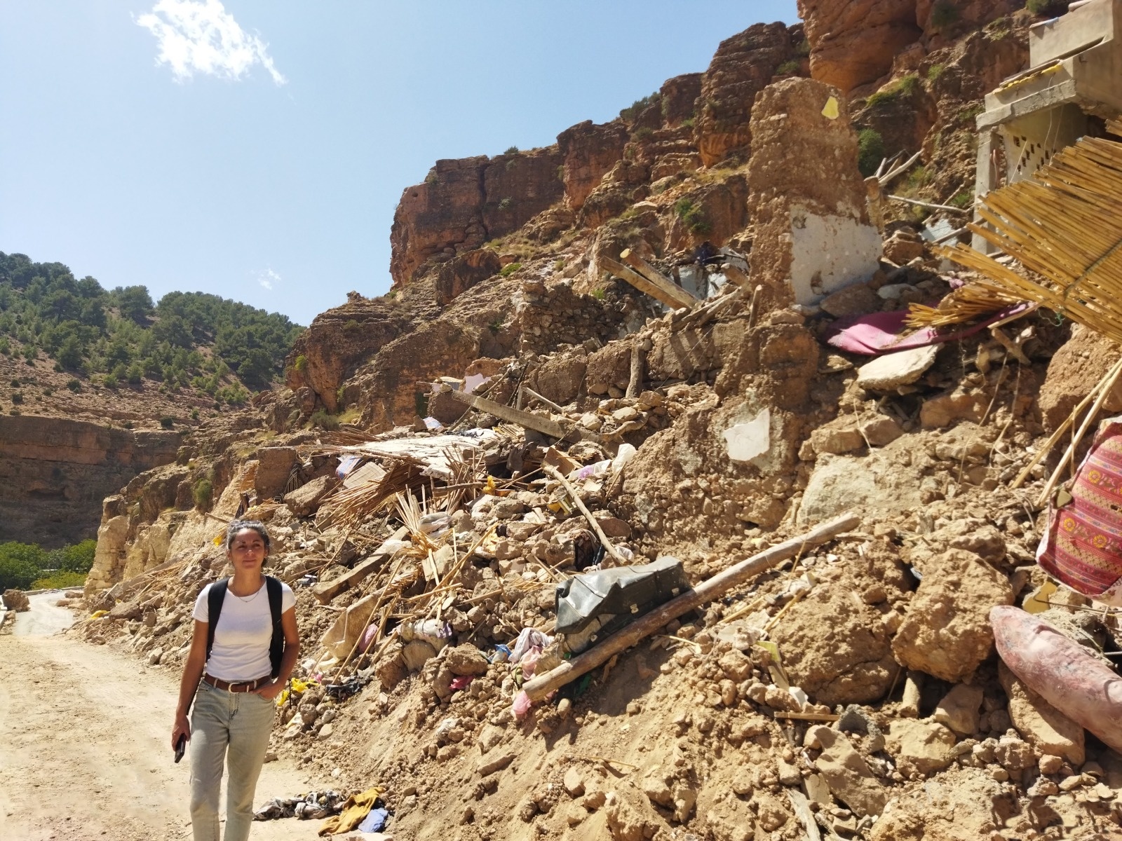 Prise de vue d'un douar, situé à Amizmiz dans la province d'Al Haouz, touché par le séisme qui a frappé le Maroc le 8 septembre 2023.