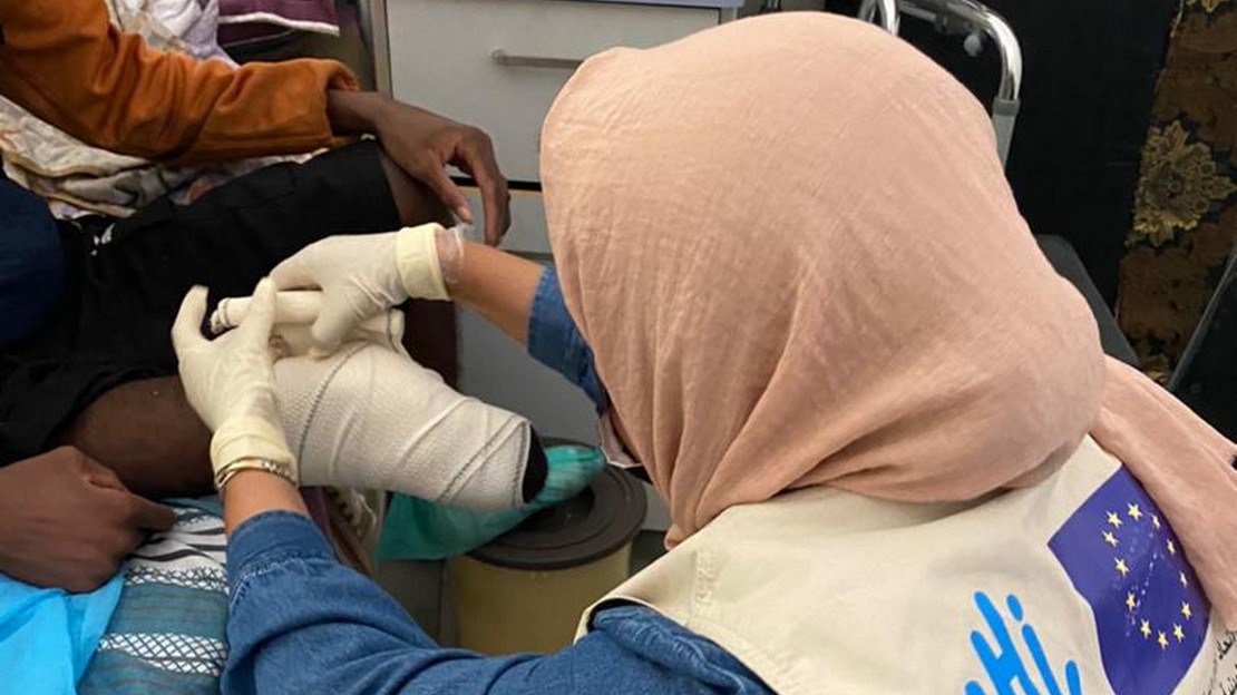A Tripoli, l’équipe HI fournit des services en réadaptation à une personne amputée