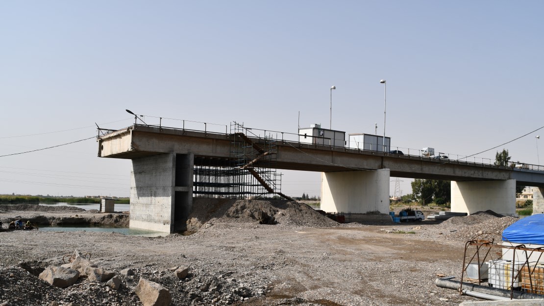 Le pont Al-Rashid est en cours de reconstruction après les opérations de déminage menées par HI. 