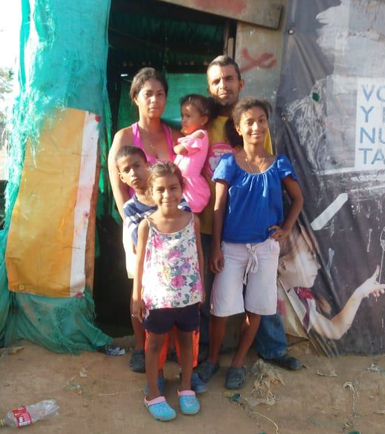 Face à la crise économique qui sévit au Vénézuela, Milagros Chacin et sa famille se sont réfugiés en Colombie. Grâce au soutien financier reçu de HI, ils ont pu acheter de la nourriture et payer leur loyer.