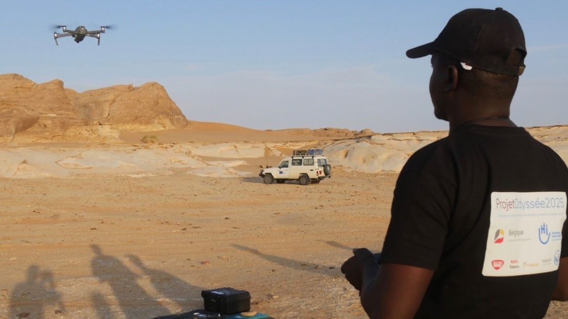 HI et son partenaire Mobility Robotics effectuent des tests de drones lors d'opérations de déminage dans le nord du Tchad.