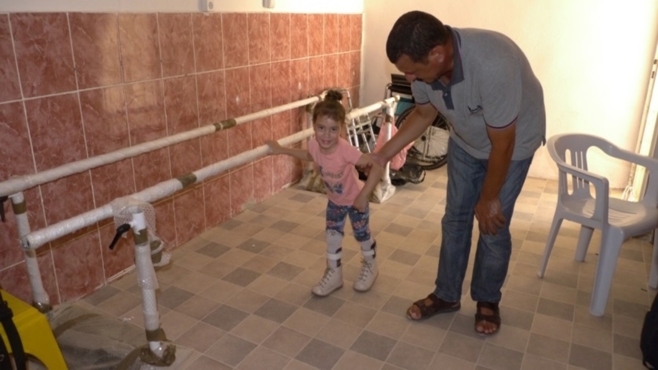 Les premiers pas de Yasmin, 4 ans, avant le retour à l’école